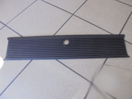 BMW_318_E21_ussere_Blende_Ziergitter_1_