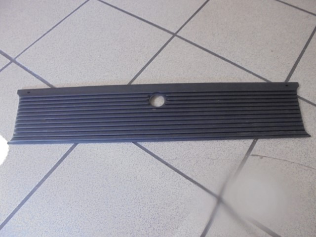 BMW_318_E21_ussere_Blende_Ziergitter_1_