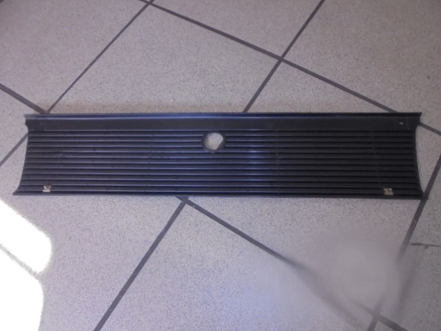 BMW_318_E21_ussere_Blende_Ziergitter_2_