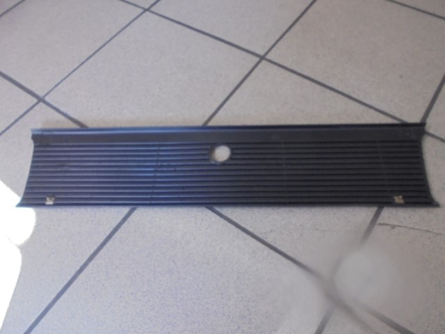 BMW_318_E21_ussere_Blende_Ziergitter_5_