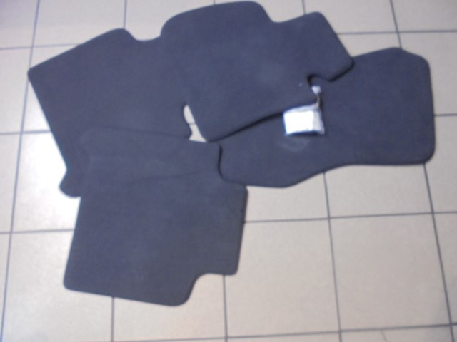 BMW_Fu_matten_Velours_4-teilig_anthrazit_BMW_2er_F46_Gran_Tourer_NEU_2_