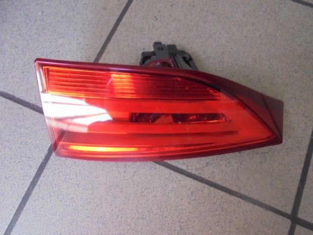 BMW_X1_Heckleuchte_Seitenwand_und_Heckklappe_rechts_10_