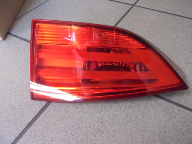 BMW_X1_Heckleuchte_Seitenwand_und_Heckklappe_rechts_2_