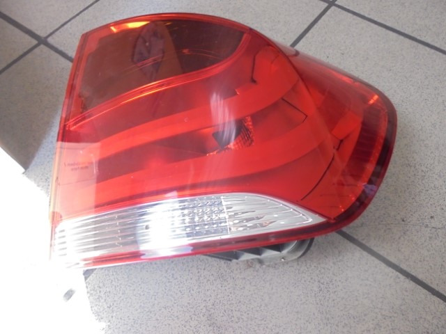 BMW_X1_Heckleuchte_Seitenwand_und_Heckklappe_rechts_4_