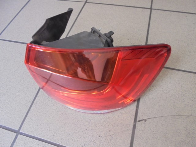 BMW_X1_Heckleuchte_Seitenwand_und_Heckklappe_rechts_6_