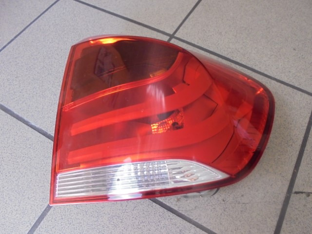 BMW_X1_Heckleuchte_Seitenwand_und_Heckklappe_rechts_7_