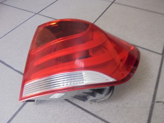 BMW_X1_Heckleuchte_Seitenwand_und_Heckklappe_rechts_9_