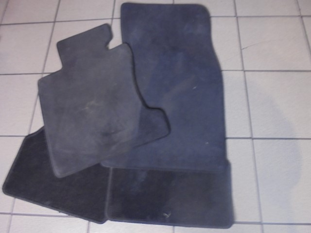Fussmatten_BMW_E60_E61_gebraucht_hintere_nicht_orginal_3_