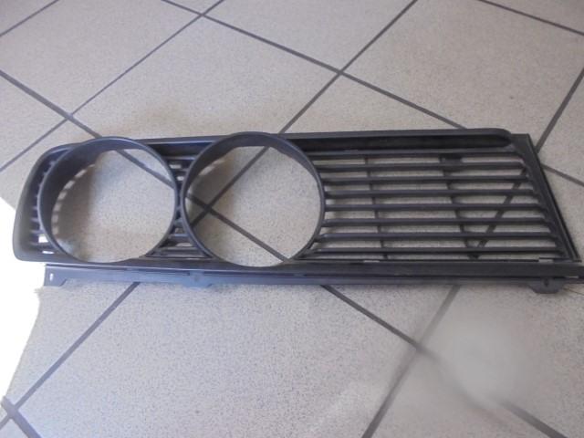 Gitter_Verkleidung_Scheinwerfer_links_BMW_E12_520I_5P_2_