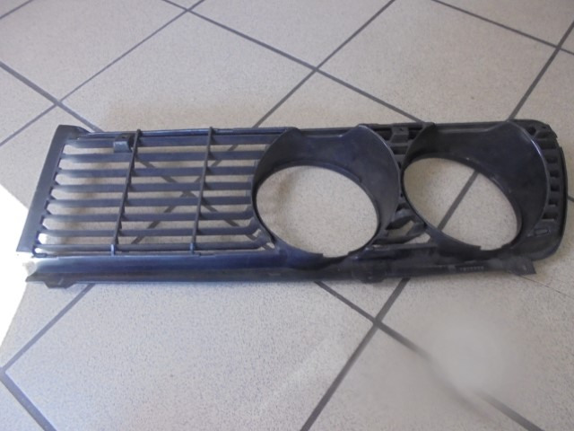 Gitter_Verkleidung_Scheinwerfer_links_BMW_E12_520I_5P_3_