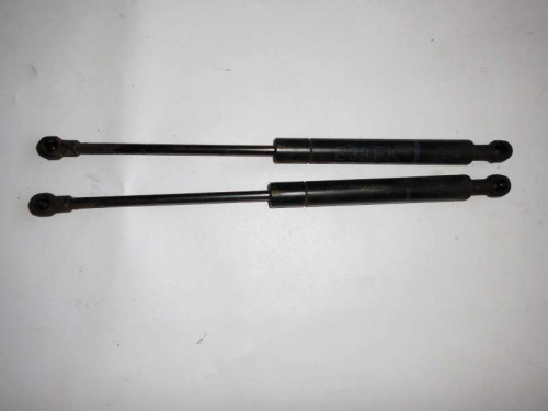 Gasdruckfedern_D_mpfer_Motorhaube_BMW_E39_Limousine_Touring_1_