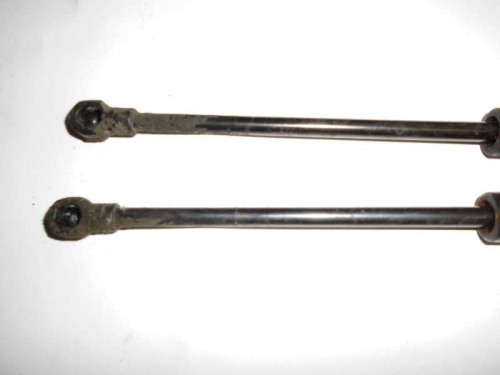 Gasdruckfedern_D_mpfer_Motorhaube_BMW_E39_Limousine_Touring_2_