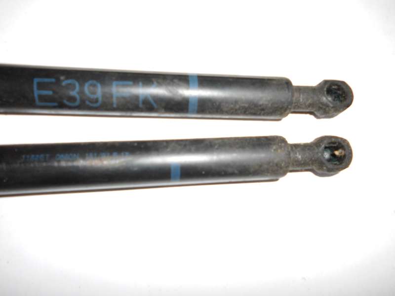 Gasdruckfedern_D_mpfer_Motorhaube_BMW_E39_Limousine_Touring_3_