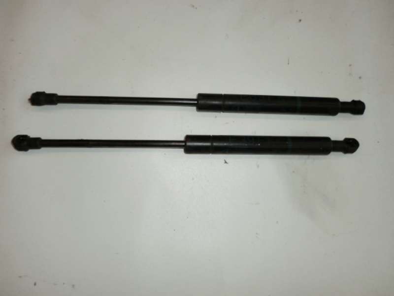 Gasdruckfedern_D_mpfer_Motorhaube_BMW_E39_Limousine_Touring