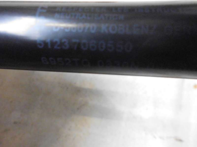 Gasdruckfedern_D_mpfer_Motorhaube_BMW_E90_E91_3er_Touring_Limo_-_7060550_1_