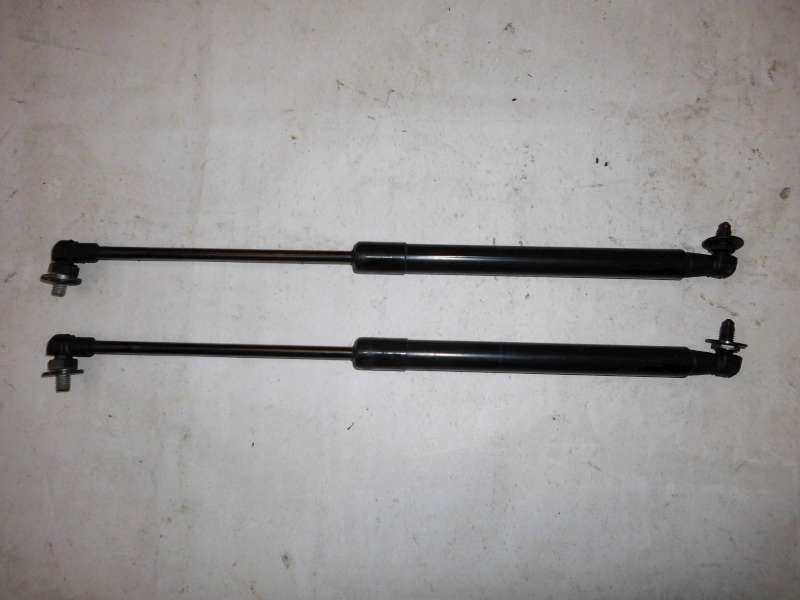 Gasdruckfedern_D_mpfer_Motorhaube_BMW_E90_E91_3er_Touring_Limo