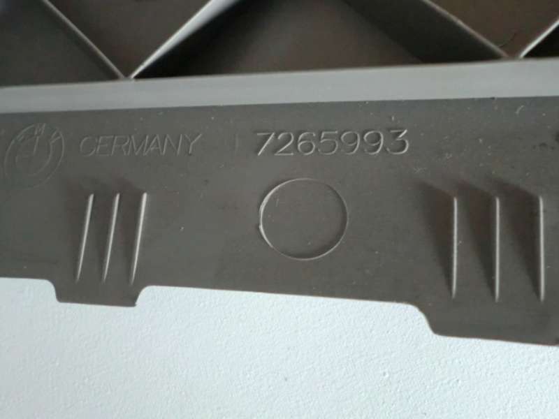 Grauer_Himmel_BMW_1er_F21_mit_Anbauteilen_-_hellgrau_-_BMW_1er_3-T_rer_14_