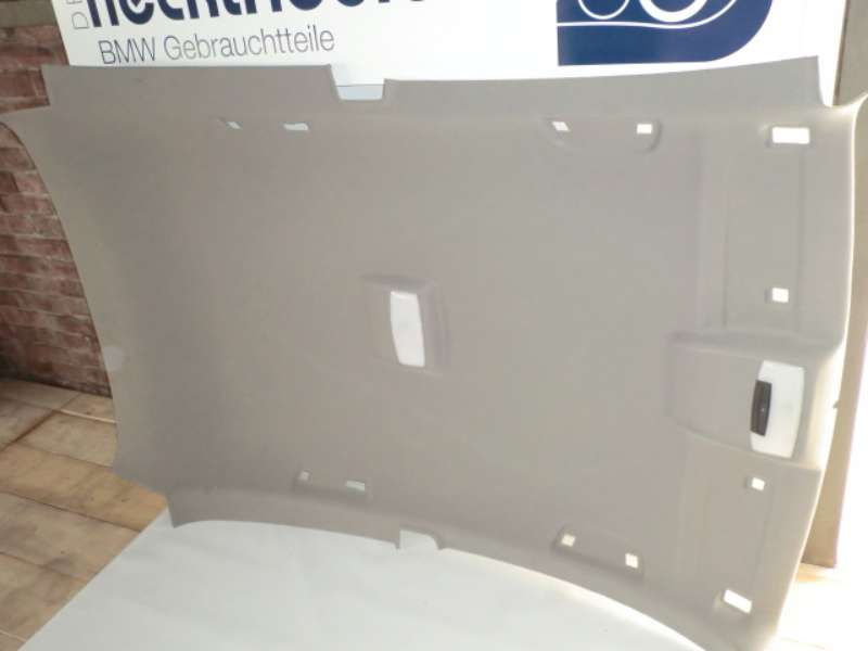 Grauer_Himmel_BMW_1er_F21_mit_Anbauteilen_-_hellgrau_-_BMW_1er_3-T_rer_21_