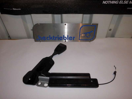 Gurtstraffer_links_-_Feifahrersitz_BMW_E36_1_