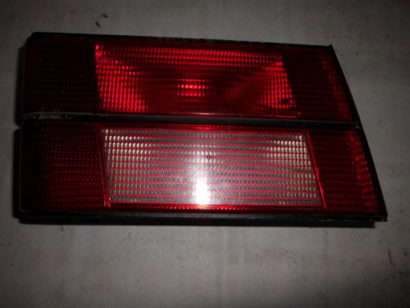 Linke_R_ckleuchte_R_cklicht_Heckklappe_links_BMW_E34_Touring_-_8351561_2_
