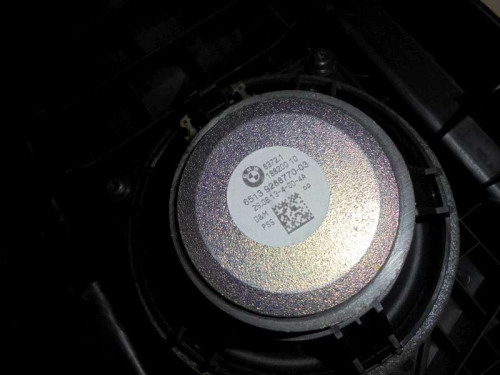 Orig_BMW_F20_F21_linke_Aufnahme_Ablegeboden_mit_Lautsprecher_7221043_1_