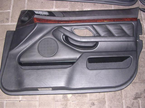 Schwarze_Lederausstattung_mit_T_rpappen_T_rverkleidungen_Memory_BMW_E39_Touring_35_