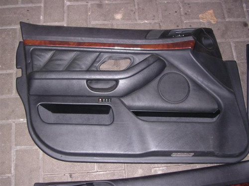 Schwarze_Lederausstattung_mit_T_rpappen_T_rverkleidungen_Memory_BMW_E39_Touring_37_