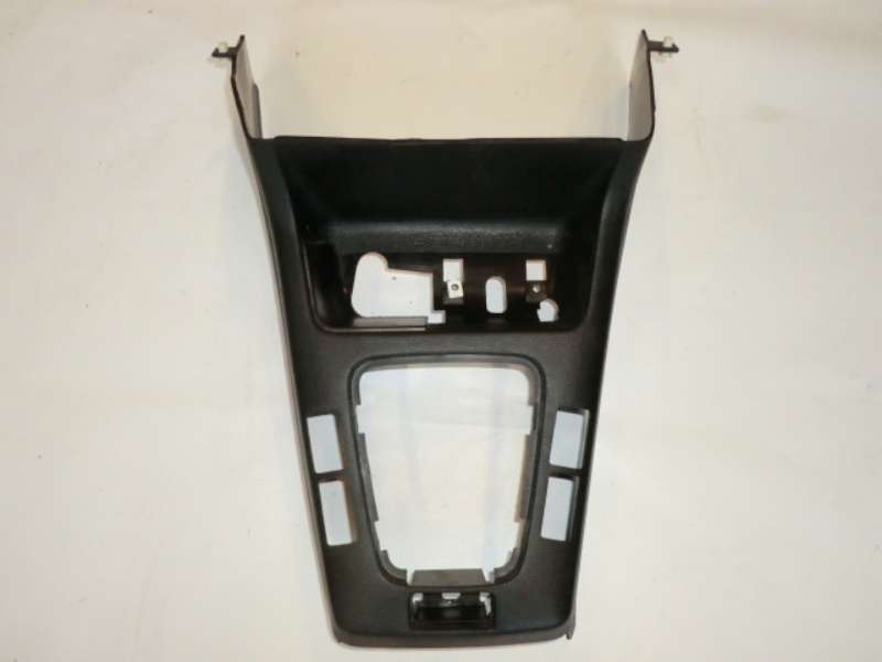 Schwarze_Mittelkonsole_BMW_E36_Compact_f_elektrischen_FH