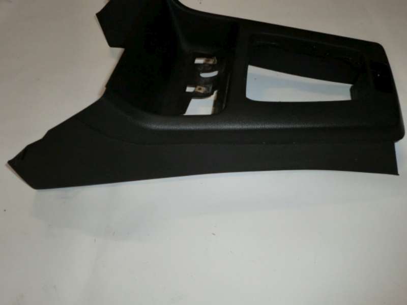 Schwarze_Mittelkonsole_BMW_E36_Compact_mit_manuellen_FH_6_