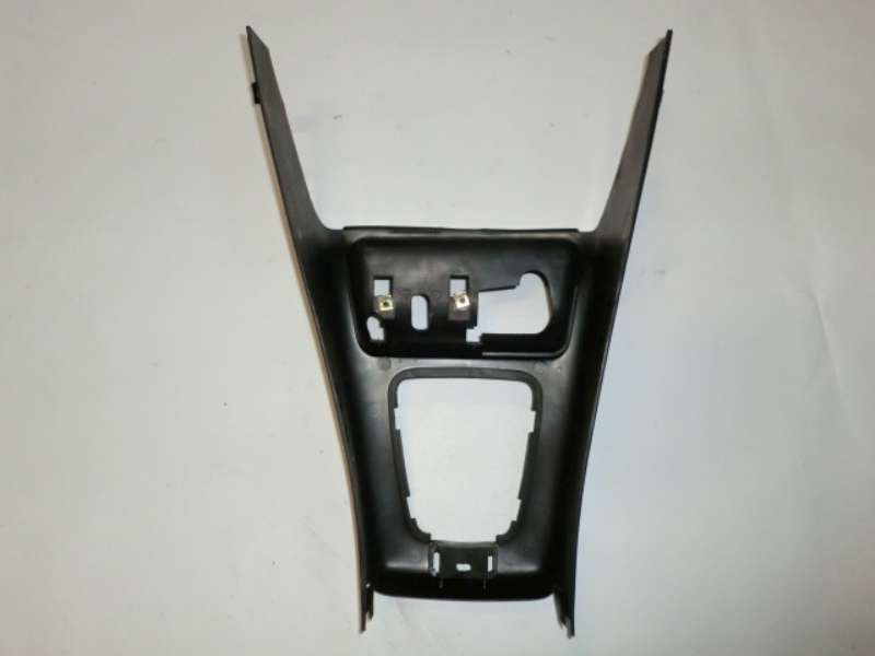 Schwarze_Mittelkonsole_BMW_E36_Compact_mit_manuellen_FH_7_