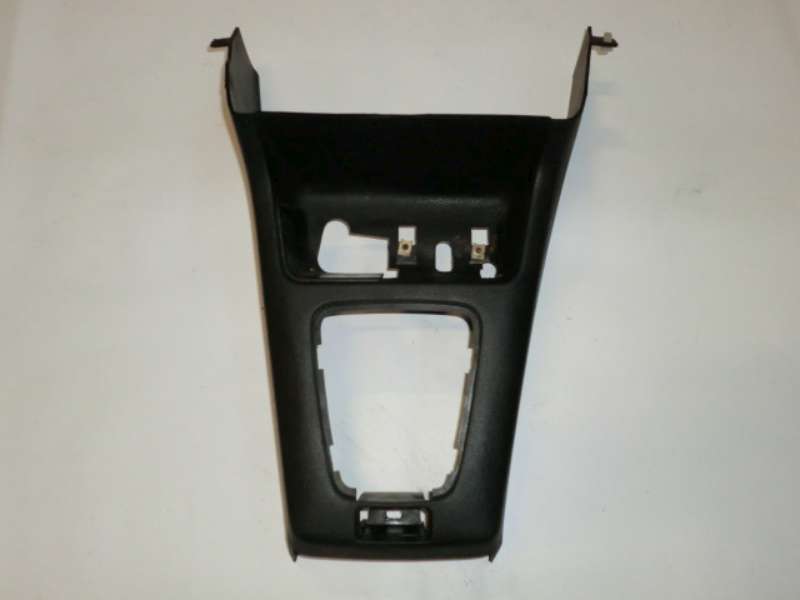 Schwarze_Mittelkonsole_BMW_E36_Compact_mit_manuellen_FH