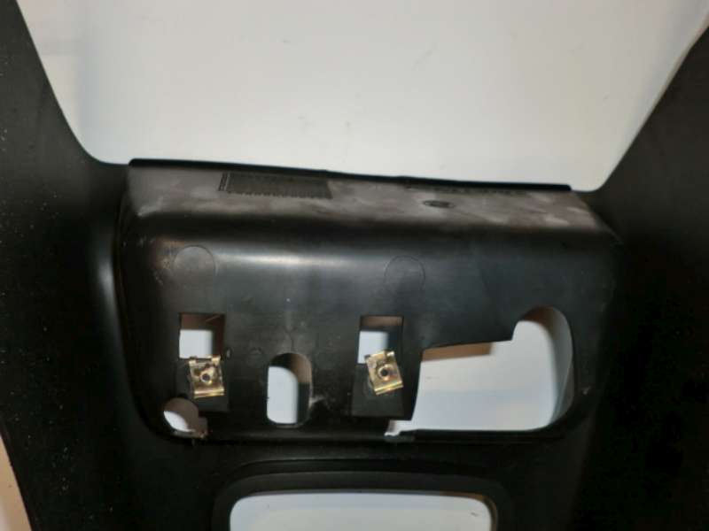 Schwarze_Mittelkonsole_BMW_E36_Compact_mit_manuellen_FH_9_