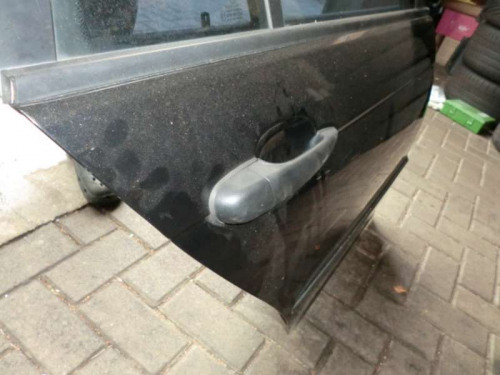 T_r_hinten_rechts_BMW_E46_Touring_Kombi_cosmosschwarz_metallic_305_