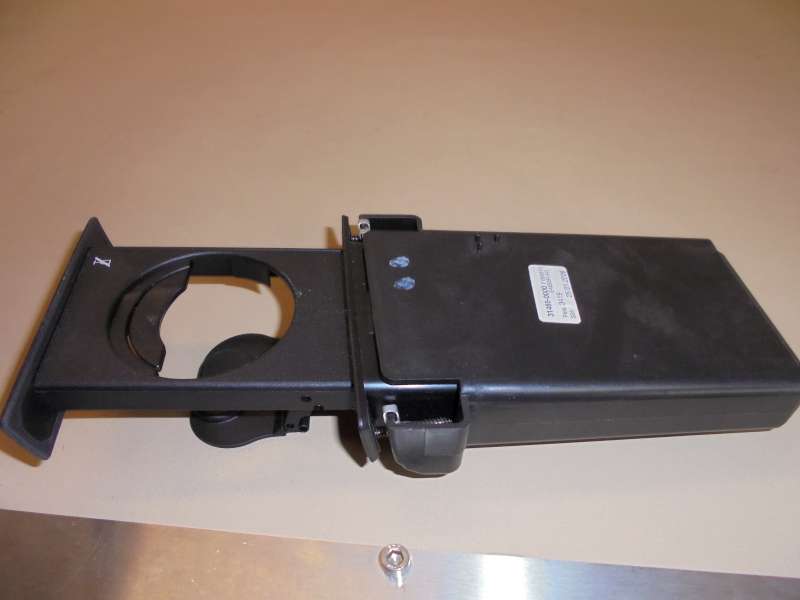 original_BMW_Getr_nkehalter_Dosenhalter_rechts_schwarz_E60_und_E61_2_