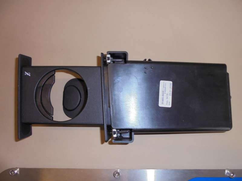 original_BMW_Getr_nkehalter_Dosenhalter_rechts_schwarz_E60_und_E61_3_