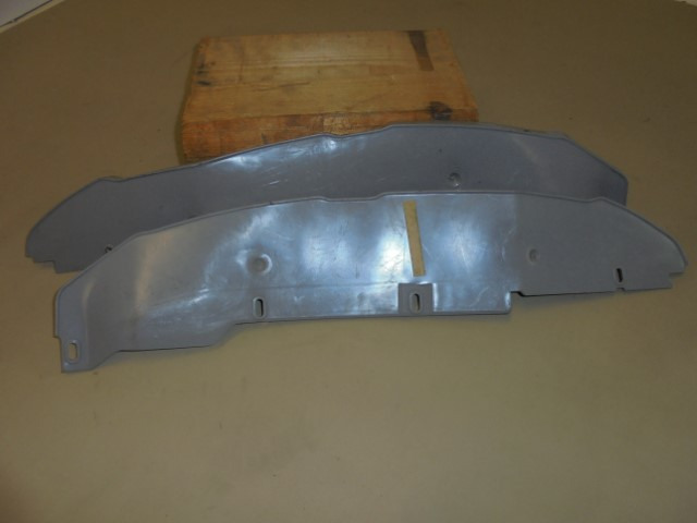 Abdeckungen_Radhaus_Innenkotfl_gel_vorne_links_und_rechts_BMW_5er_E28_Oldtimer_2_