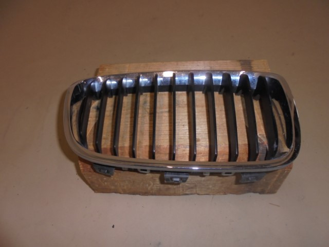 BMW_1er_Ziergitter_Front_links_F20_F21_51137239021_2_