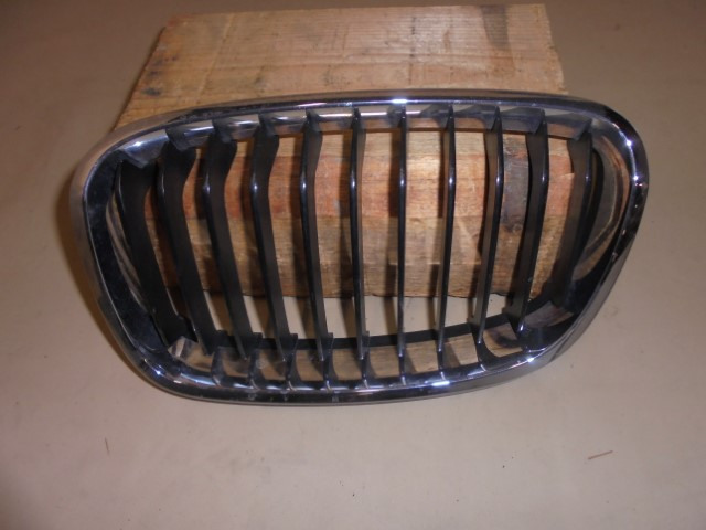 BMW_1er_Ziergitter_Front_rechts_F20_F21_51137239022_1_