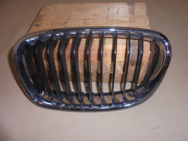 BMW_1er_Ziergitter_Front_rechts_F20_F21_51137239022_3_