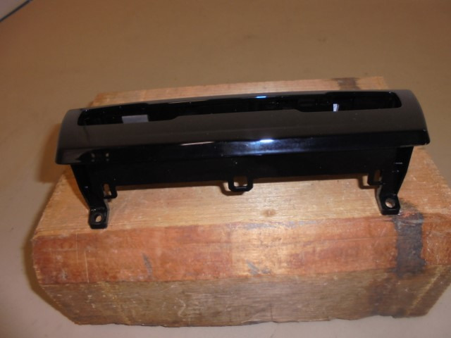 BMW_Blende_Bedieneinheit_Audio_F45_F46_64119312393_3_