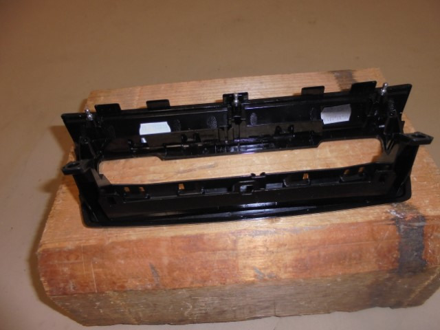 BMW_Blende_Bedieneinheit_Audio_F45_F46_64119312393_4_