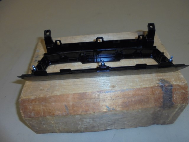 BMW_Blende_Bedieneinheit_Audio_F45_F46_64119312393_5_