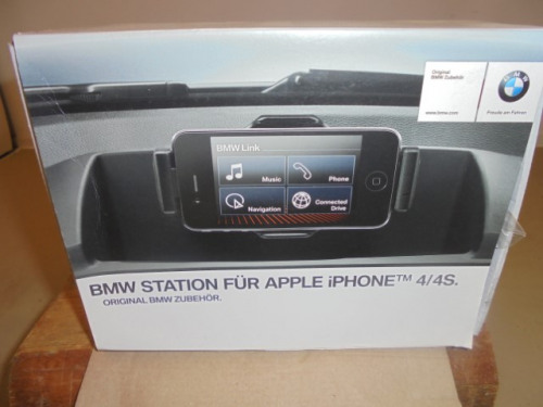 BMW_Station_Apple_iPhone_4_und_4s_3_