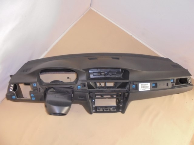 Cockpit_BMW_3er_E90_E91_mit_Navi_und_BFA_10_