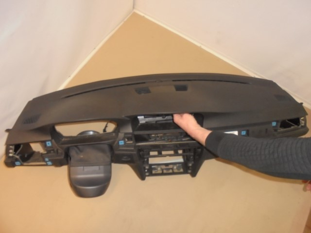 Cockpit_BMW_3er_E90_E91_mit_Navi_und_BFA_11_