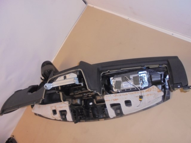 Cockpit_BMW_3er_E90_E91_mit_Navi_und_BFA_1_