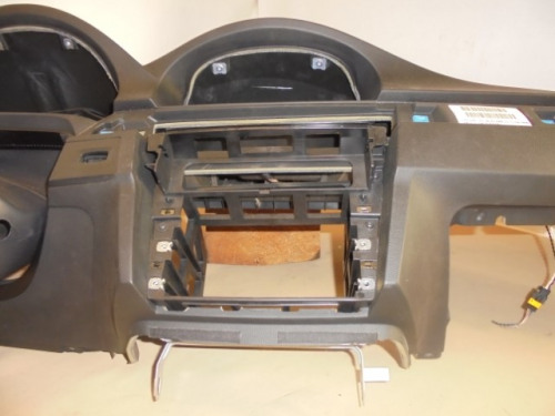 Cockpit_BMW_3er_E90_E91_mit_Navi_und_BFA_5_