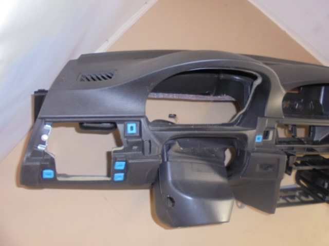 Cockpit_BMW_3er_E90_E91_mit_Navi_und_BFA_9_