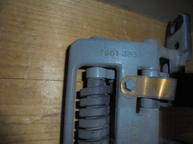 Heckklappenscharnier_BMW_E61_Touring_links_1_