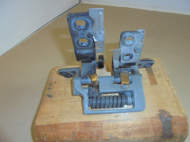 Heckklappenscharnier_BMW_E61_Touring_rechts_3_